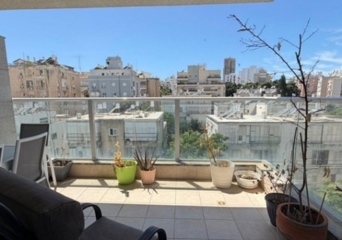 Downtown  Netanya 4 rooms 112 m2 Terrace 14m2 Lift Parking Storage
