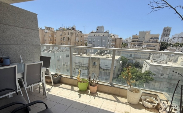 Downtown  Netanya 4 rooms 112 m2 Terrace 14m2 Lift Parking Storage