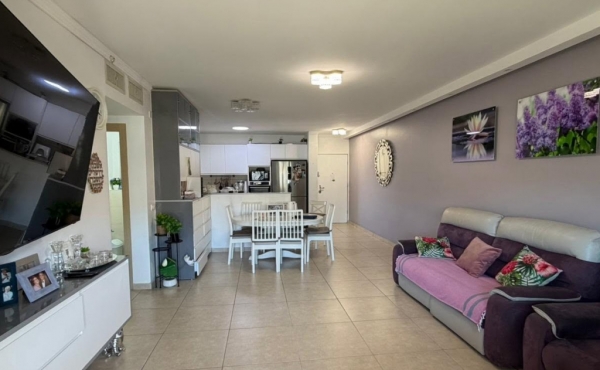 Downtown  Netanya 4 rooms 112 m2 Terrace 14m2 Lift Parking Storage