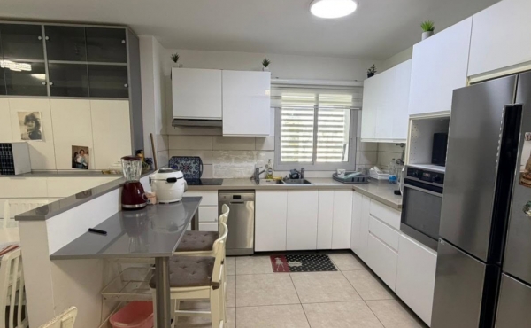 Downtown  Netanya 4 rooms 112 m2 Terrace 14m2 Lift Parking Storage