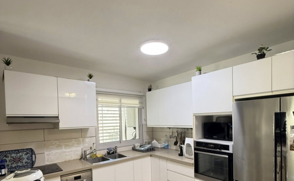 Downtown  Netanya 4 rooms 112 m2 Terrace 14m2 Lift Parking Storage